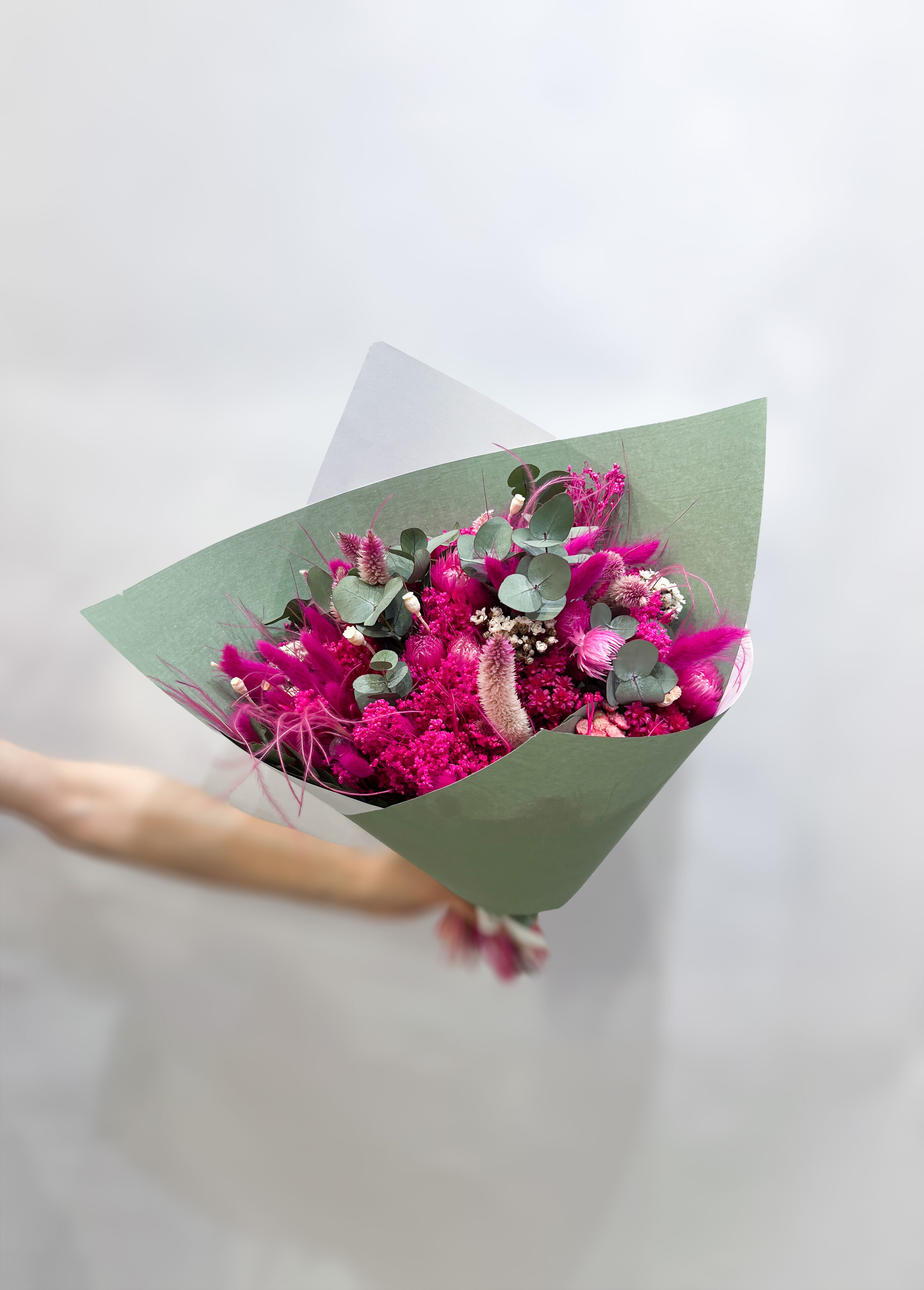 bouquet de fleurs séchées fuchsias