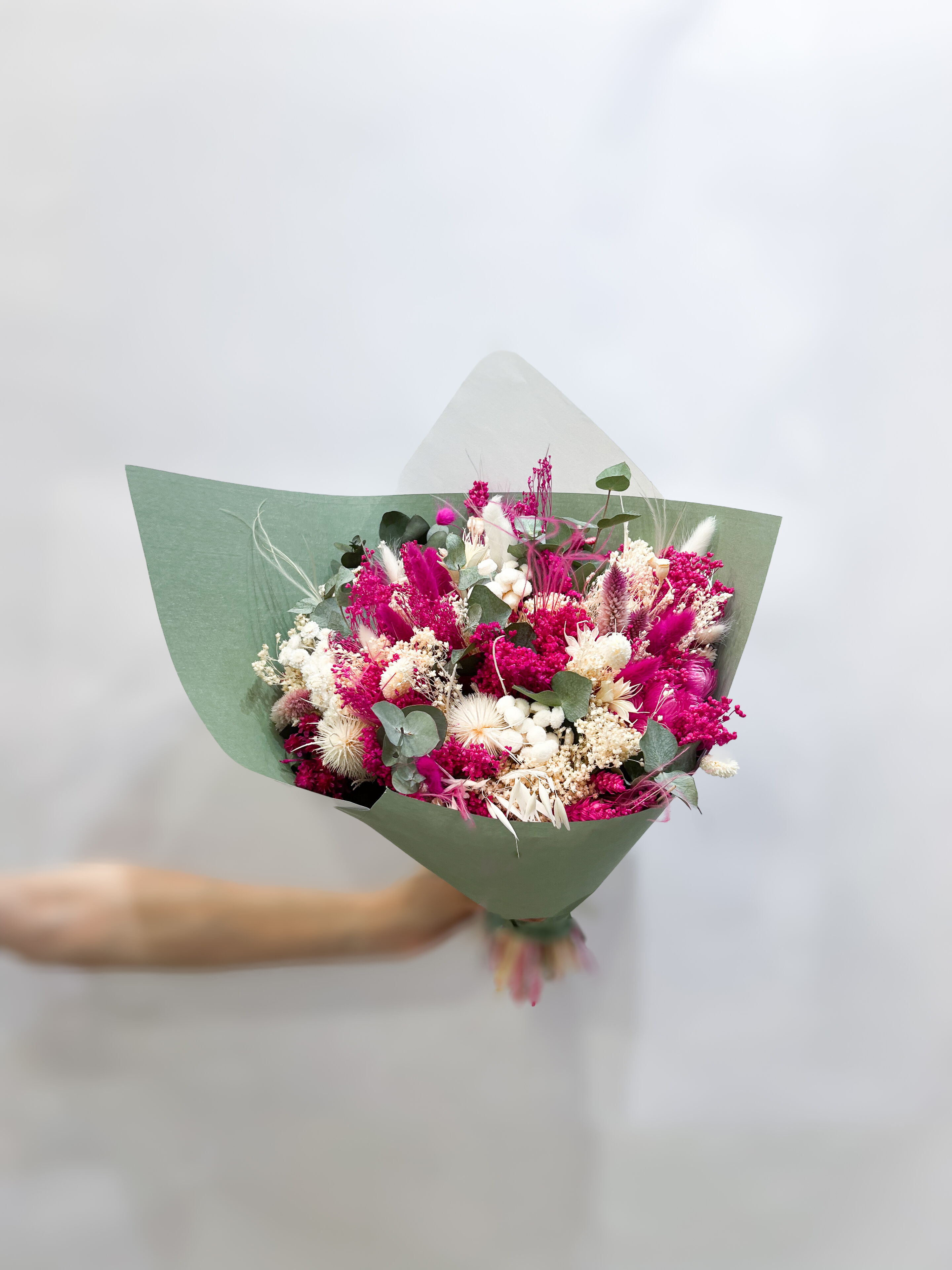 bouquet de fleurs séchées fuchsias naturelles