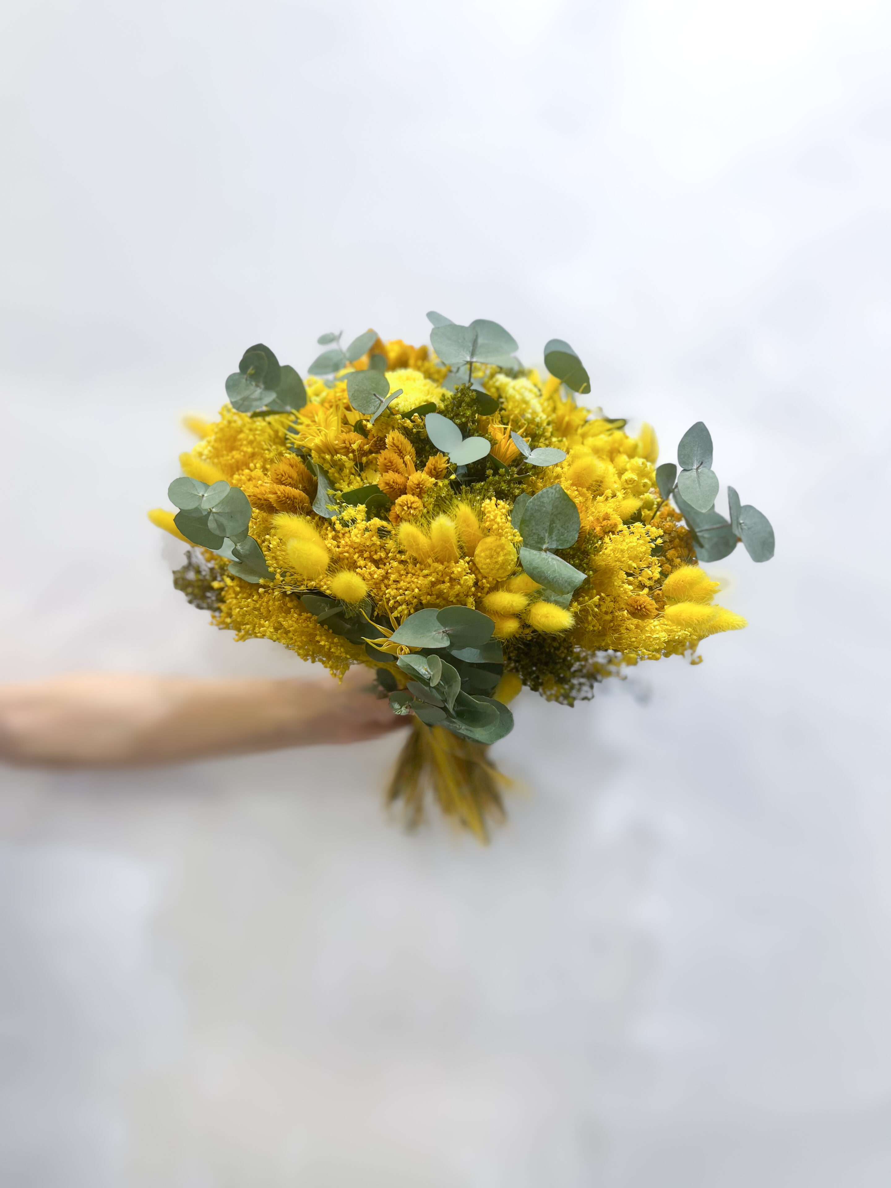 bouquet de fleurs séchées jaunes